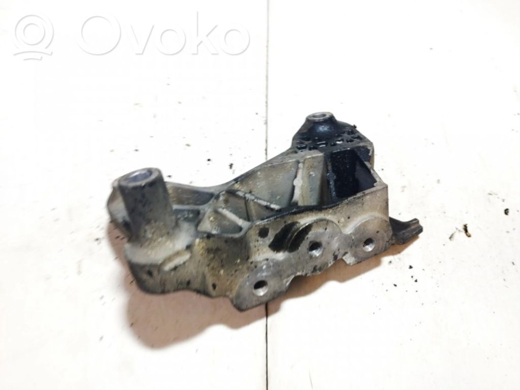Opel Astra J Engine mounting bracket 