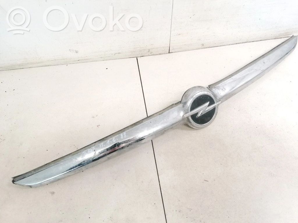Opel Zafira C Éclairage de plaque d'immatriculation 