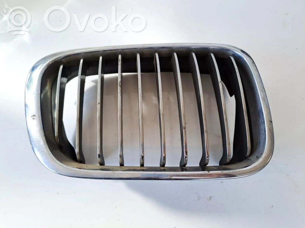BMW 5 E60 E61 Etusäleikkö 