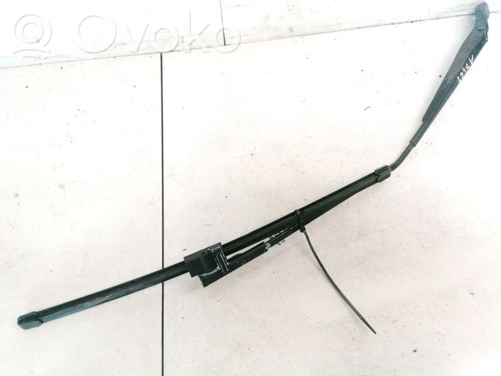 Mazda 3 I Front wiper blade arm 