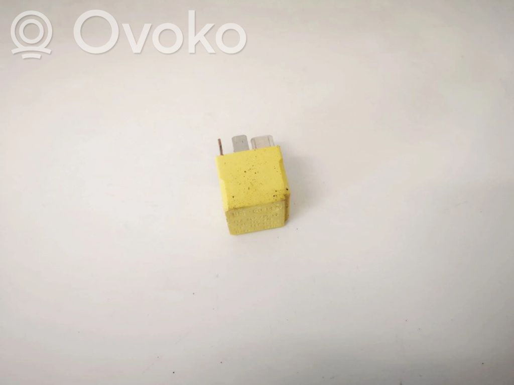 Otros relés   90226846,V23136J52X669,90226846,V23136J52X669