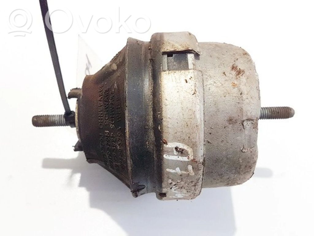 Audi A4 S4 B5 8D Supporto di montaggio del motore 