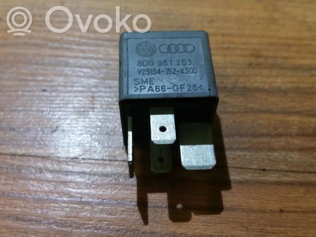 Otros relés   8D0951253,V23134J52X300,8D0951253,V23134J52X300,V23134J52X300