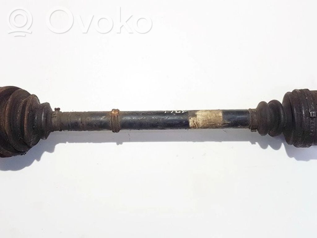 Etuvetoakseli