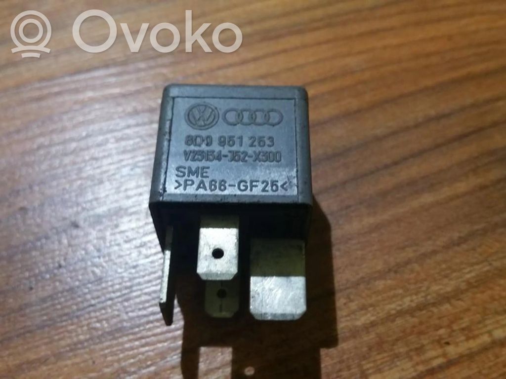 Inne przekaźniki   8D0951253,V23134J52300,8D0951253,V23134J52300,V23134J52300