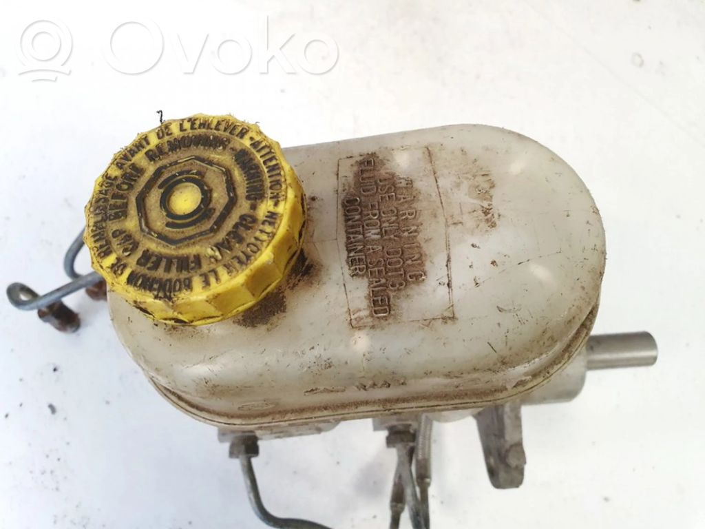 Brake fluid reservoir