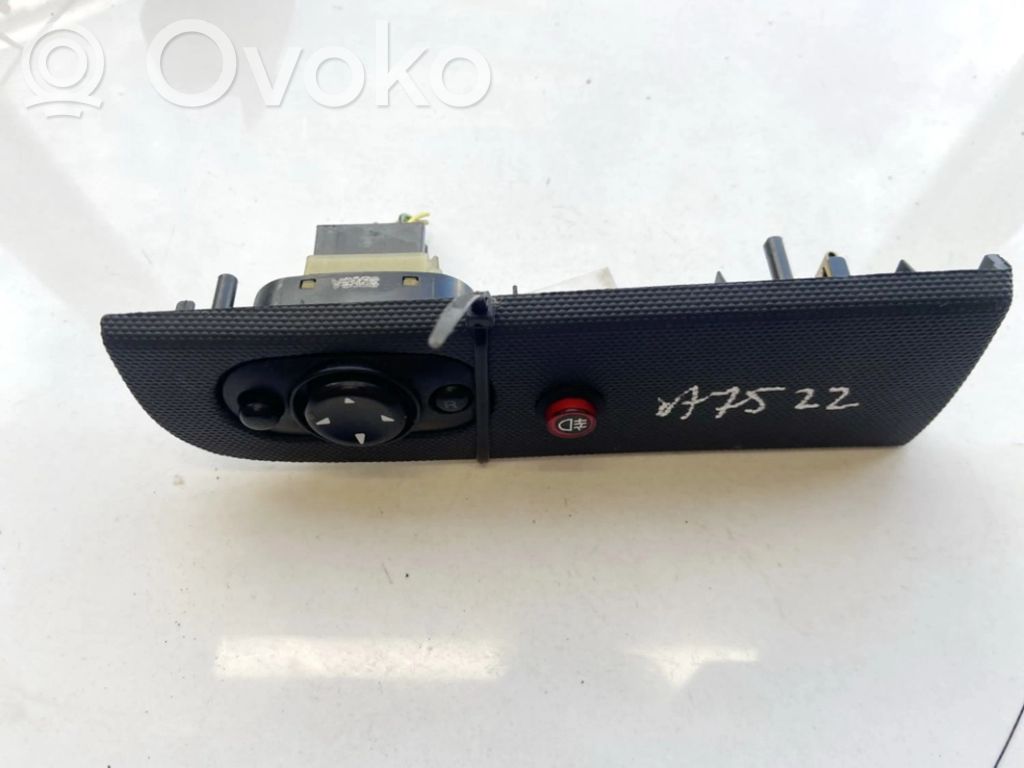 Wing mirror switch