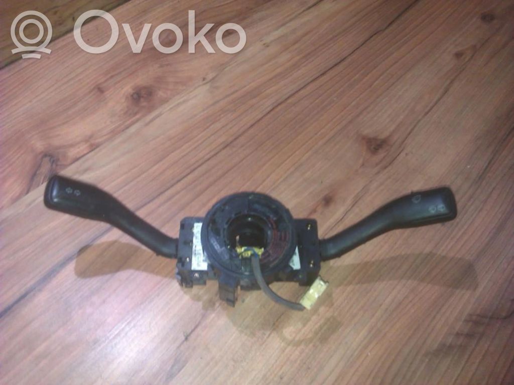 Volkswagen Golf IV Leva/interruttore dell’indicatore di direzione e tergicristallo 