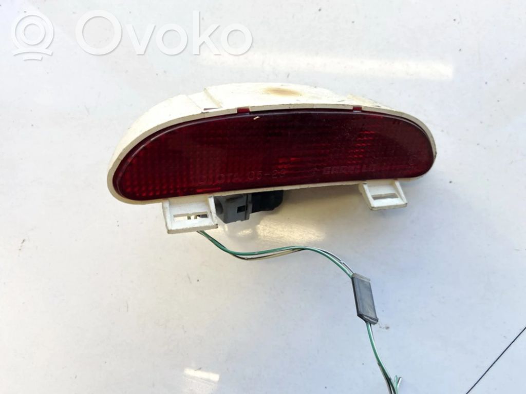 Toyota Avensis T220 Trzecie światło stop