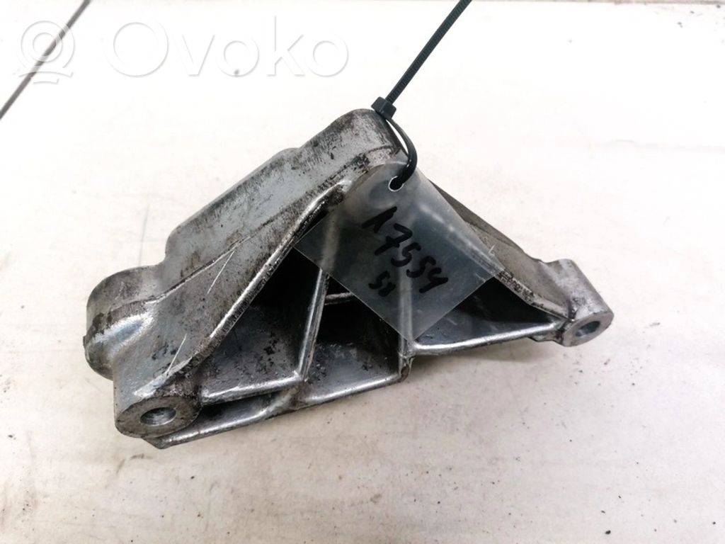 Volvo S40, V40 Engine mounting bracket 