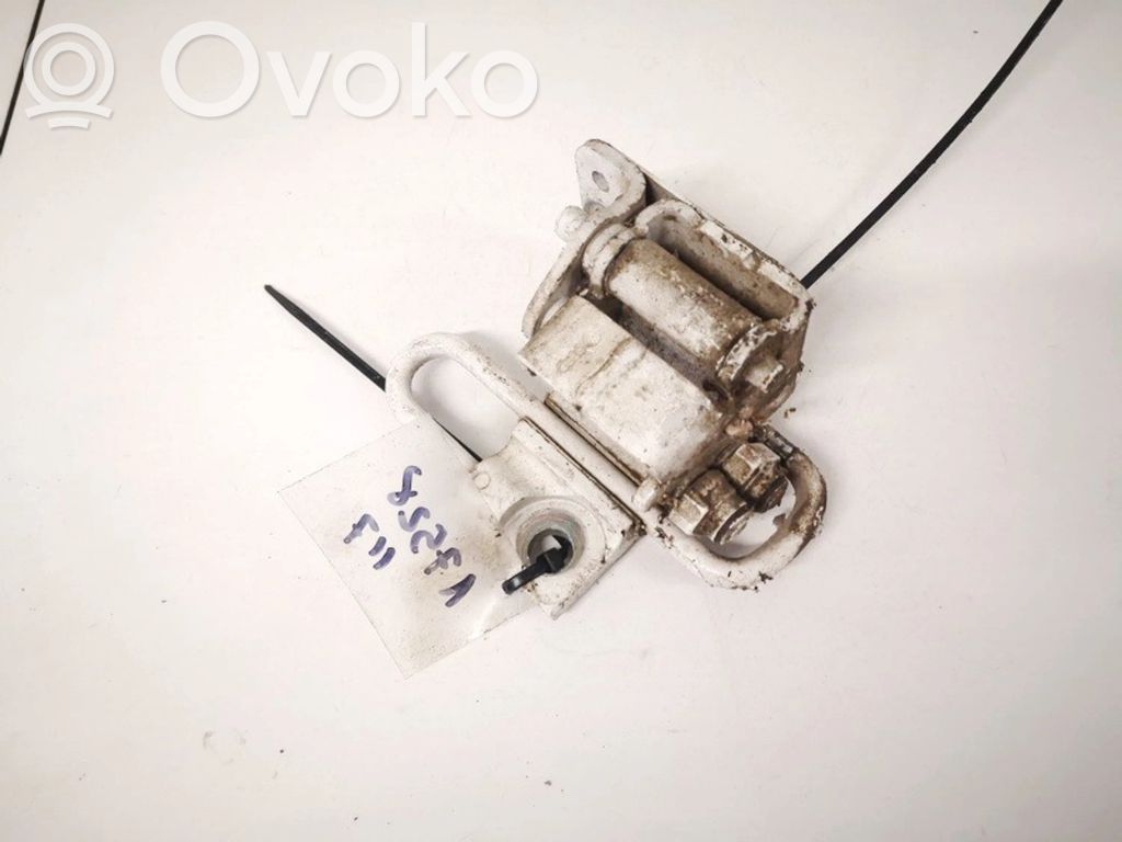 Volkswagen Golf IV Zawias dolny drzwi tylnych 