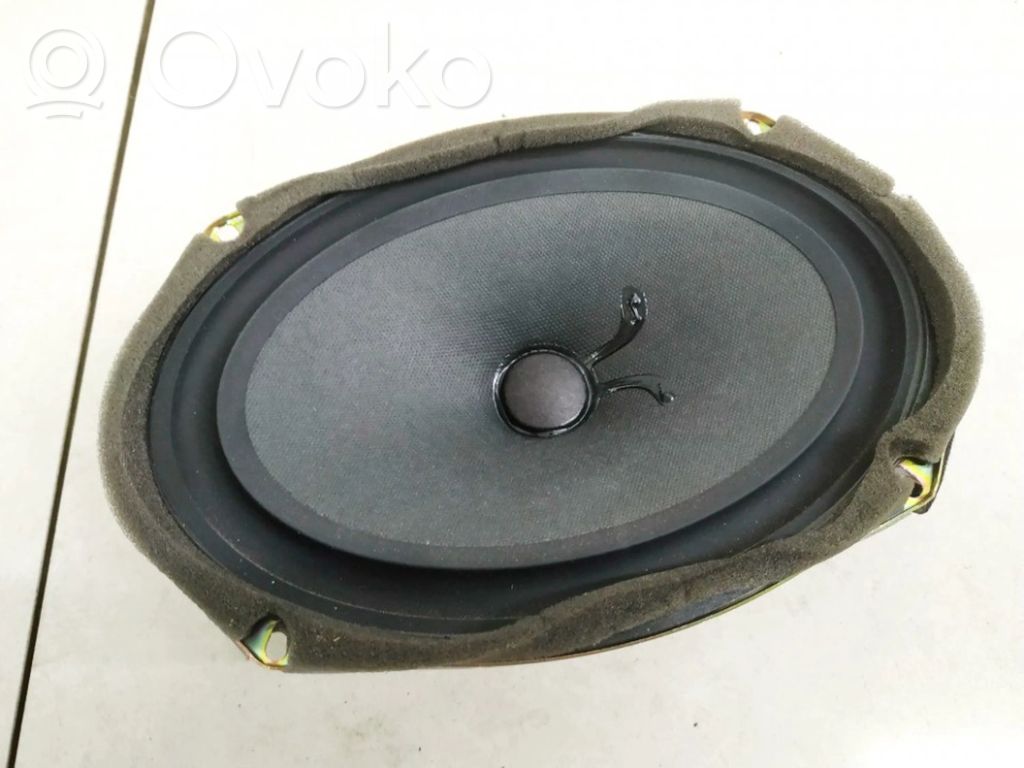 KIA Carnival Etuoven kaiutin