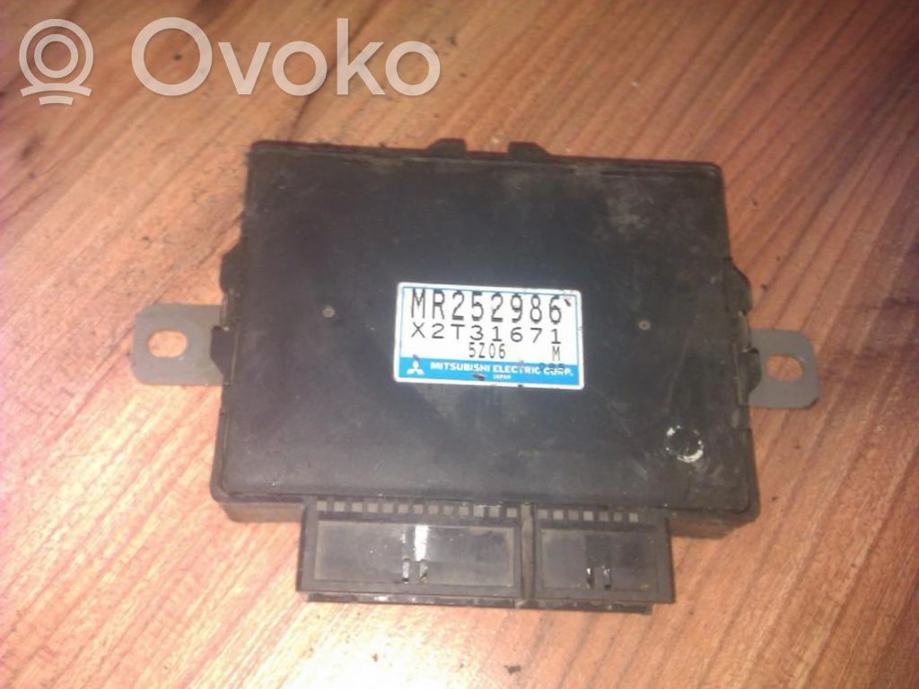 Unidad de control/módulo del ABS   MR252986,MR252986