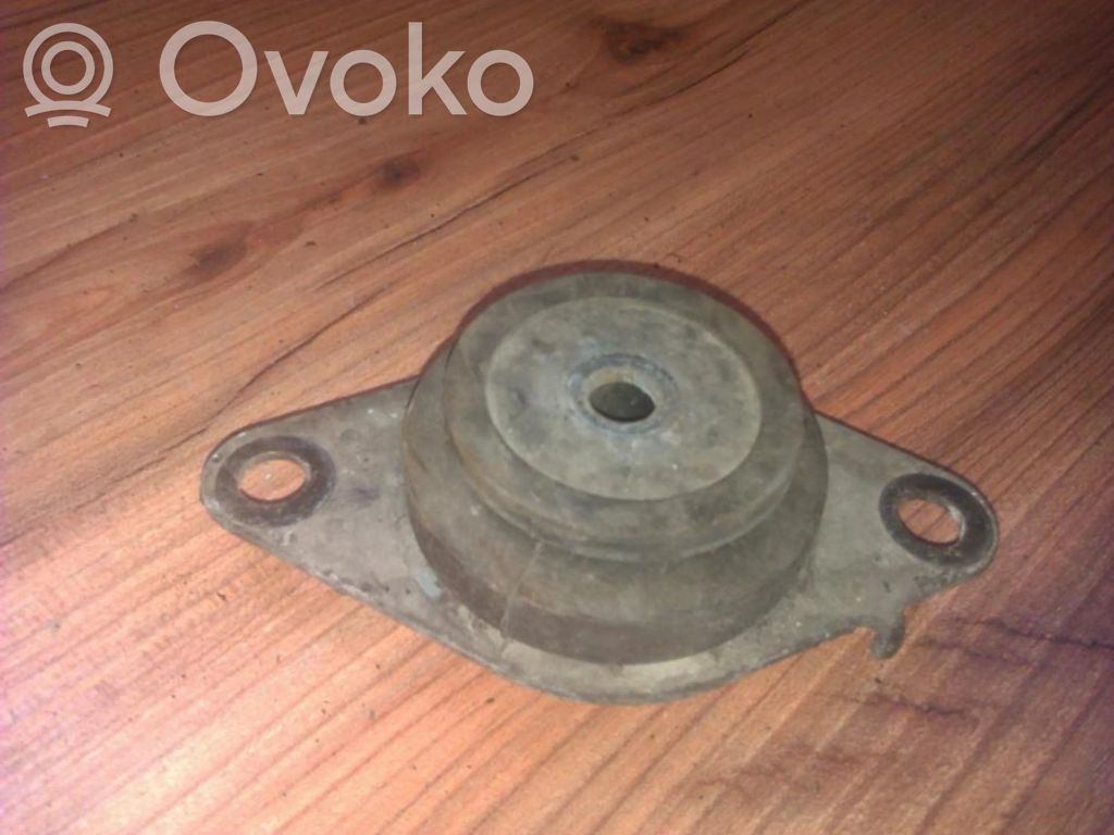 Renault Laguna I Supporto di montaggio del motore 