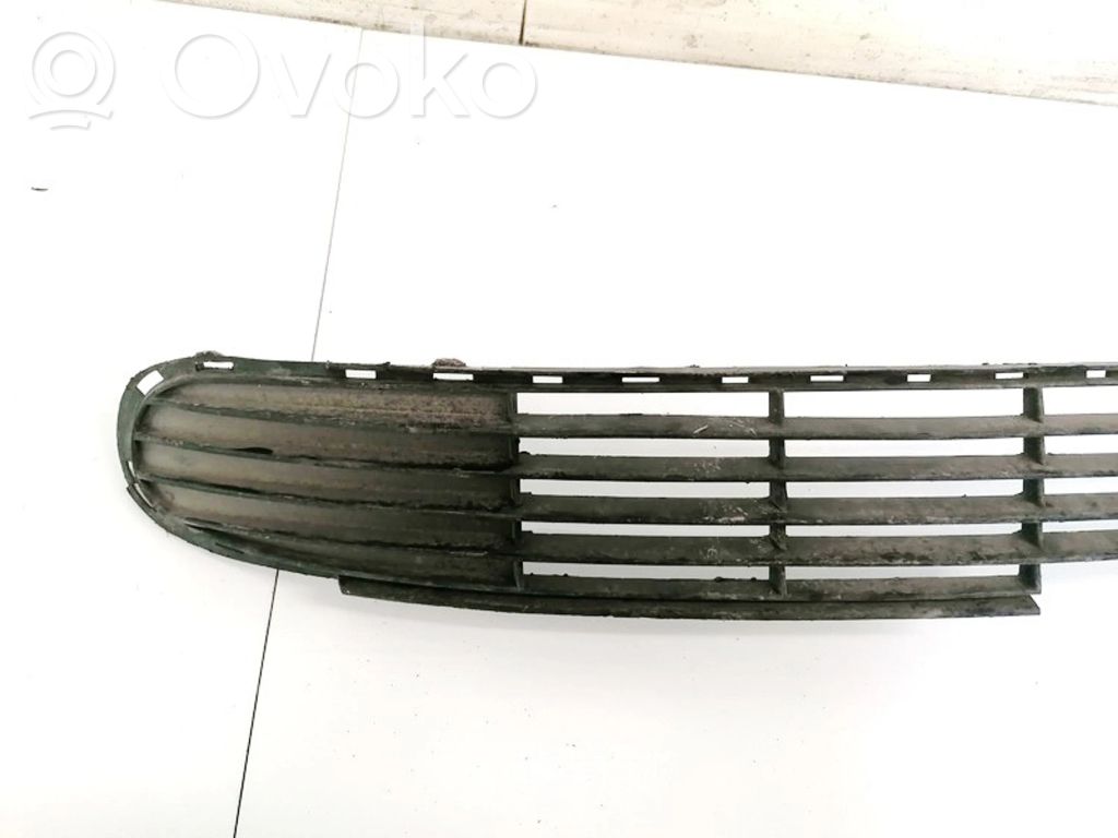 Opel Vectra B Grille inférieure de pare-chocs avant 