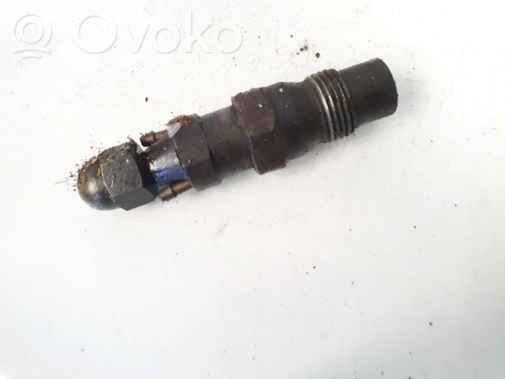 Volkswagen PASSAT B5 Wtryskiwacz paliwa 