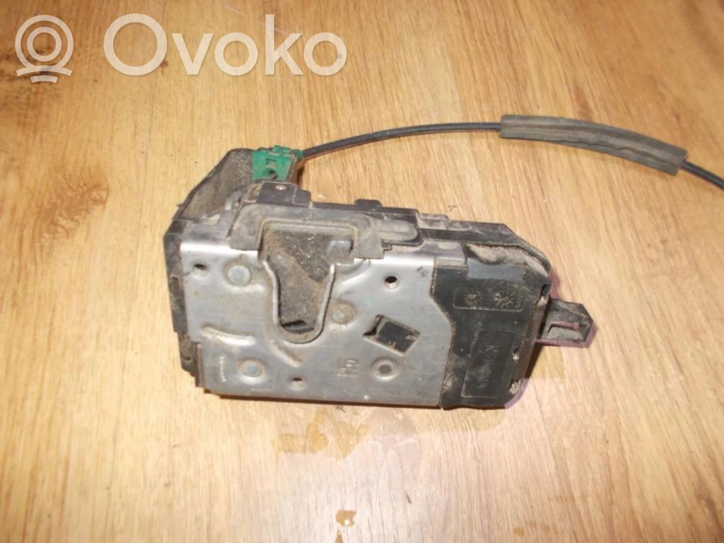 Opel Astra H Zamek drzwi przednich 
