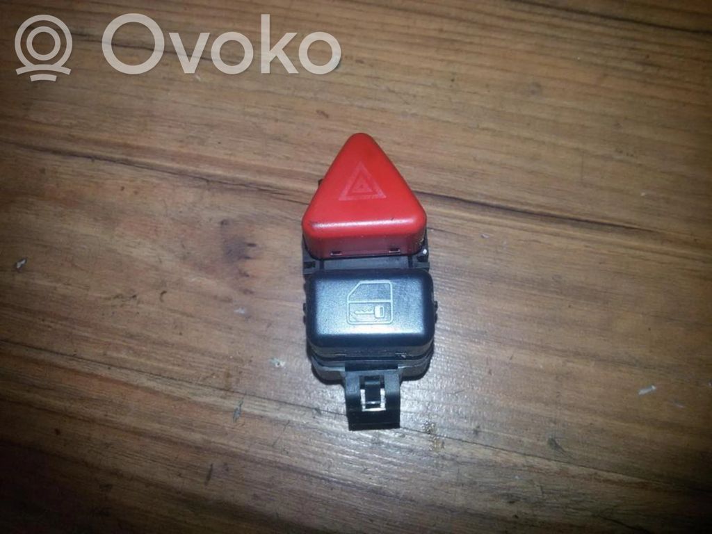 Botón interruptor de luz de peligro   A1688201210,A1688201210
