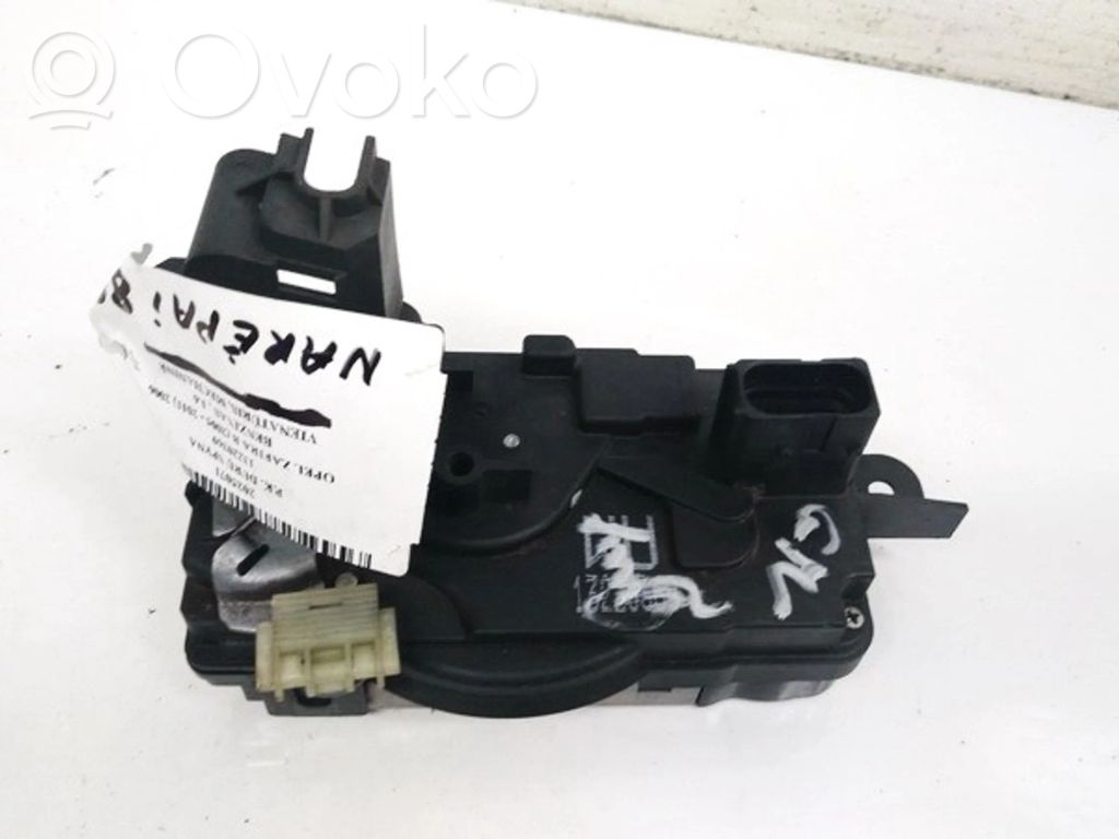 Opel Astra H Zamek drzwi przednich