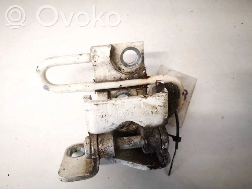 Volkswagen Golf V Cerniera inferiore della portiera posteriore