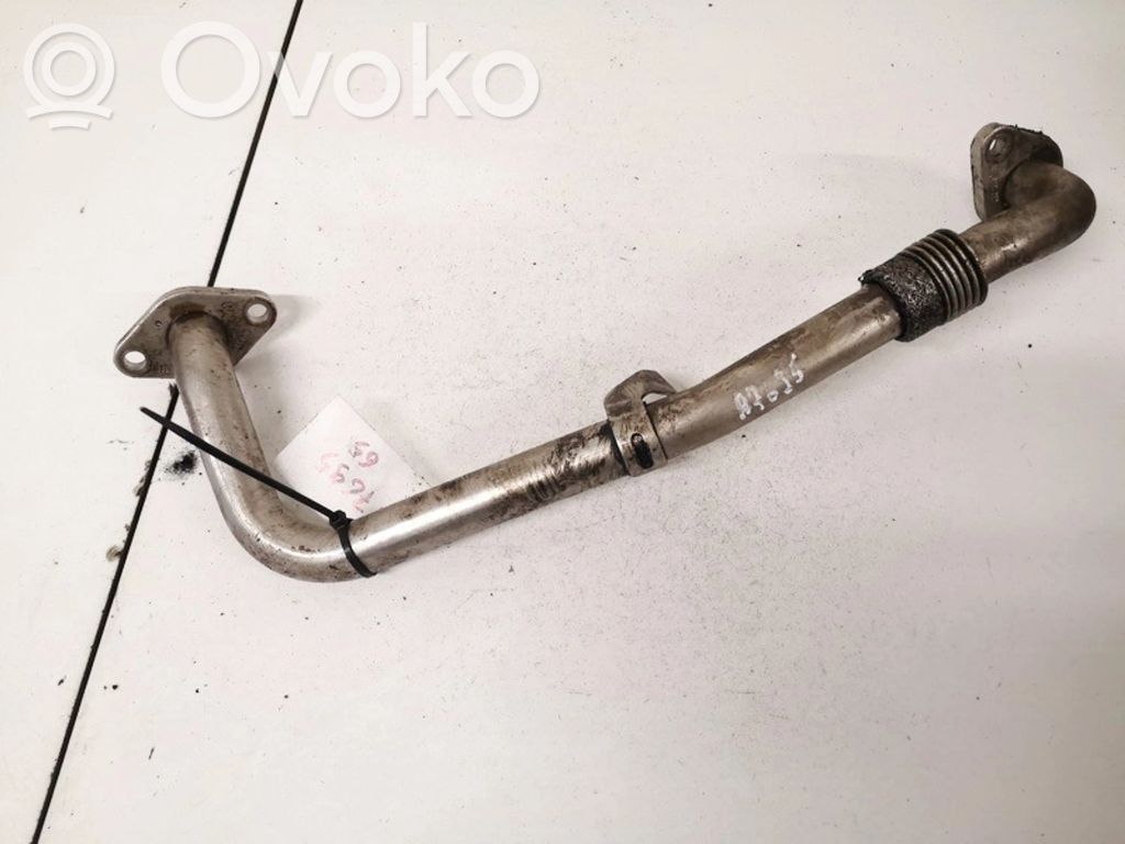 Volkswagen Touran I Tuyau de raccordement solide EGR 