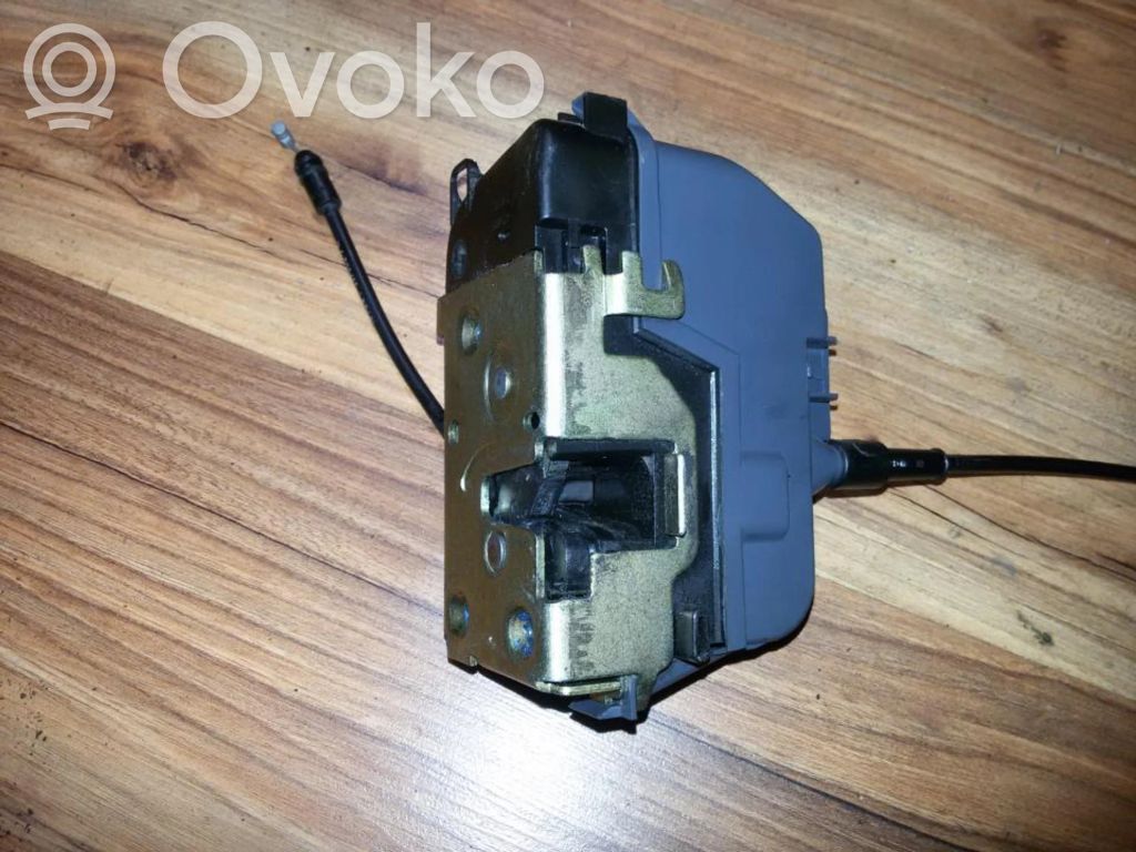 Nissan Primera Zamek drzwi tylnych 