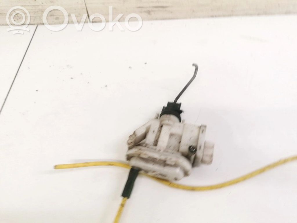Volkswagen PASSAT B3 Pompă vacuum închidere centralizată