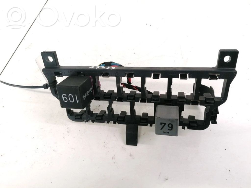 Volkswagen Golf IV Set scatola dei fusibili 