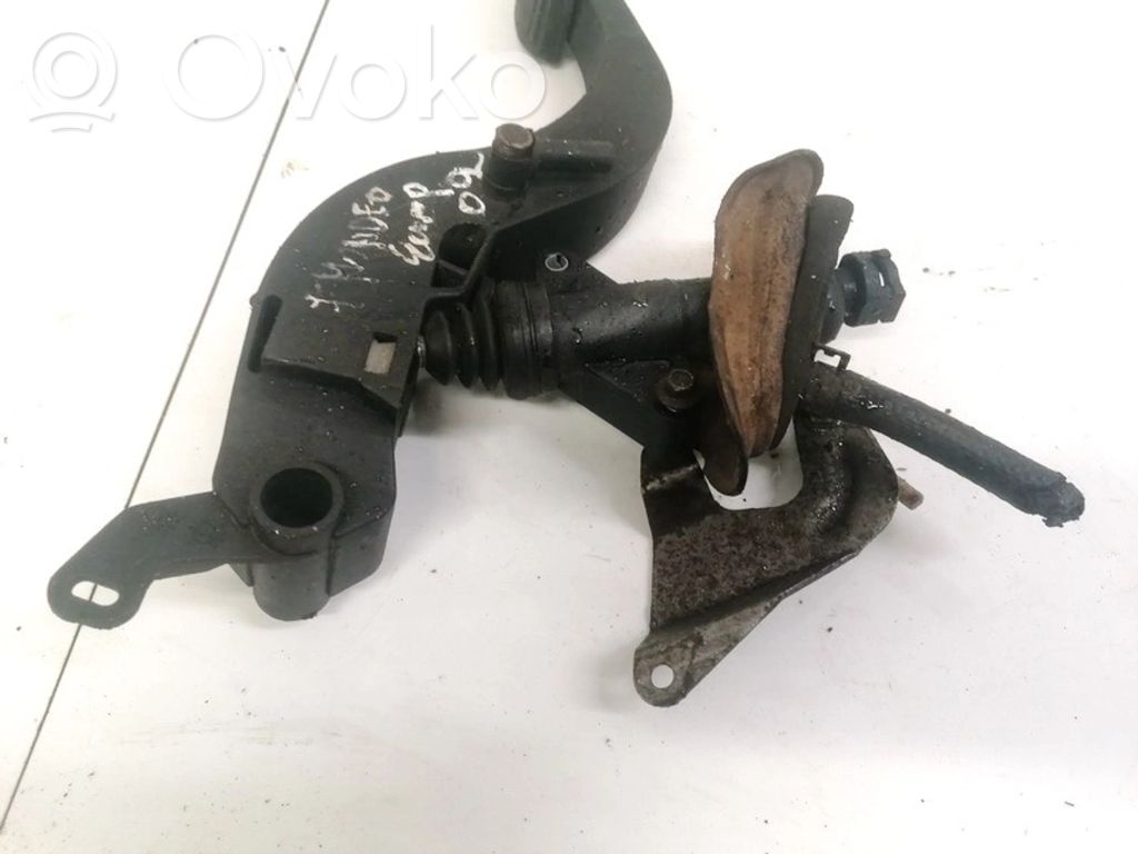 Ford Mondeo Mk III Główny cylinder sprzęgła 