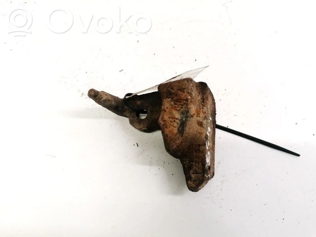 Engine mounting bracket