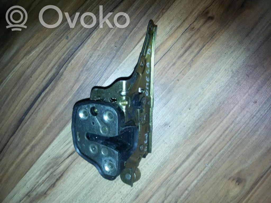Opel Omega B1 Takaoven lukko 