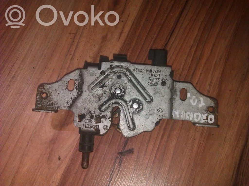 Ford Mondeo Mk III Konepellin lukituksen vastakappale