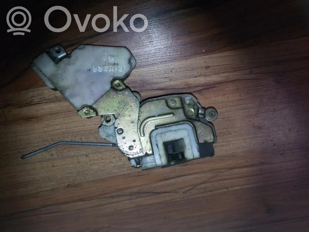 Nissan Primera Etuoven lukko 