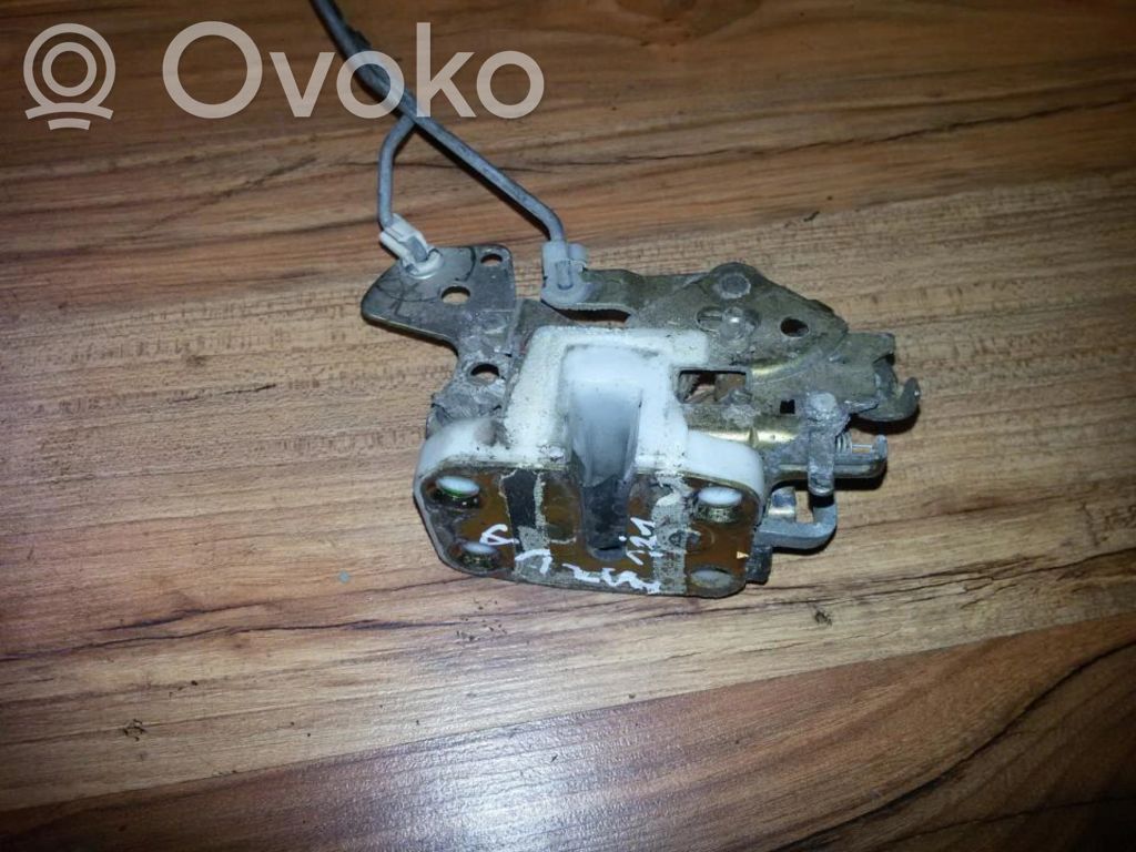 Mazda 121 Încuietoare ușă spate 
