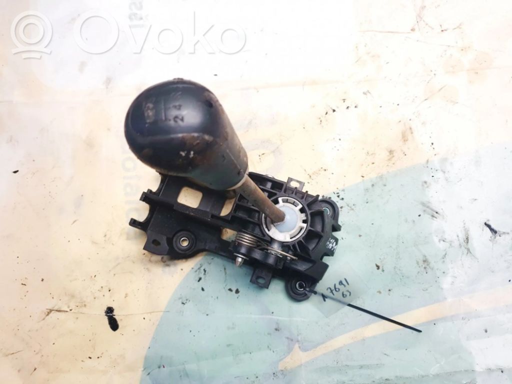 Toyota Yaris Lewarek zmiany biegów / górny 