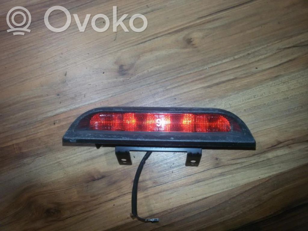 Mitsubishi Carisma Kolmas/lisäjarruvalo 