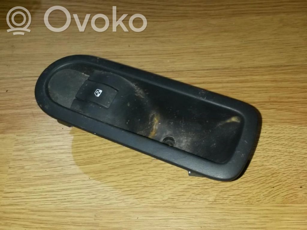 Renault Megane II Przyciski szyb 