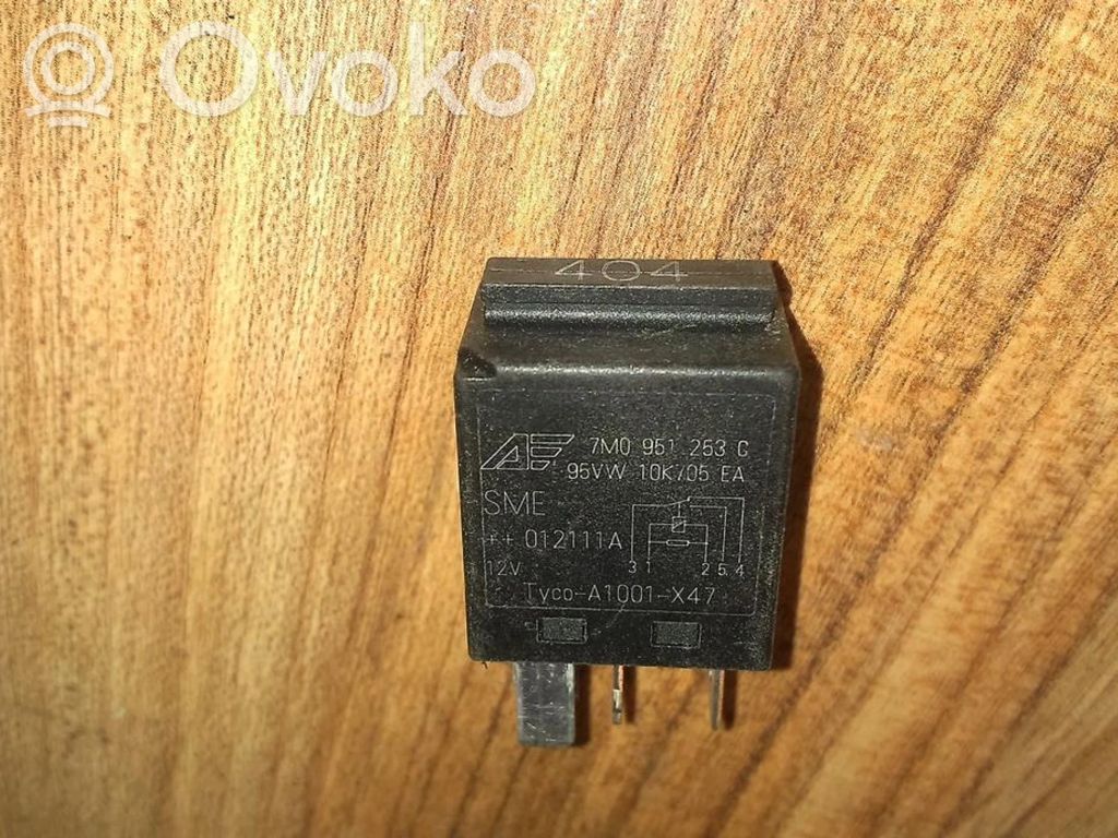 Autres relais   7M0951253C,95VW10K705EA,7M0951253C,95VW10K705EA