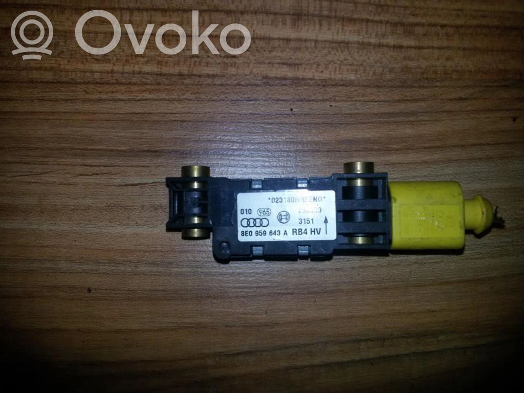 Audi A4 S4 B6 8E 8H Senzor impact/declanșare airbag