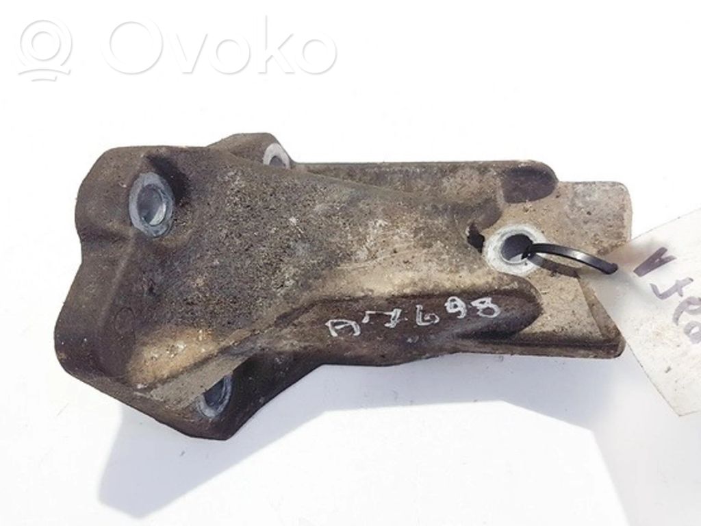 Volvo S80 Engine mounting bracket 