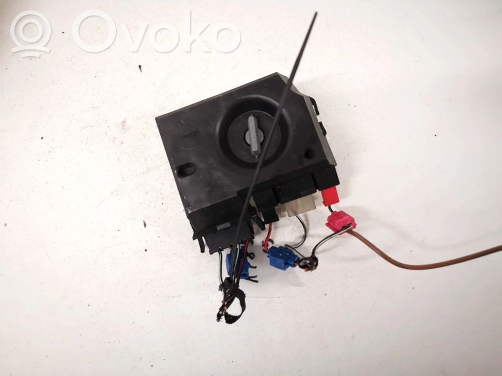 Audi A6 S6 C4 4A Portalampada fanale posteriore 