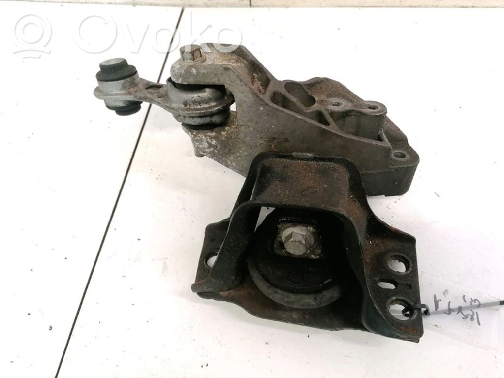 Nissan Primera Engine mount bracket 