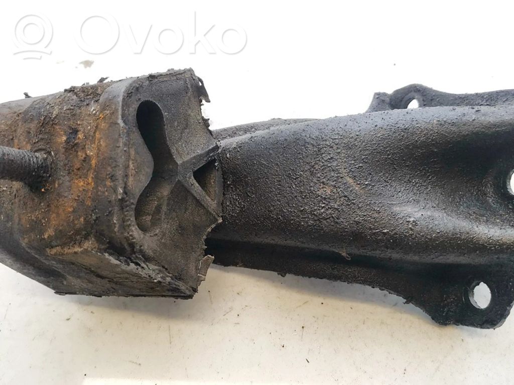 Volkswagen PASSAT B2 Engine mount bracket 