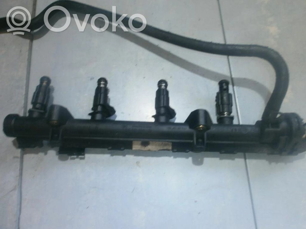 Volkswagen Polo III 6N 6N2 6NF Listwa wtryskowa 