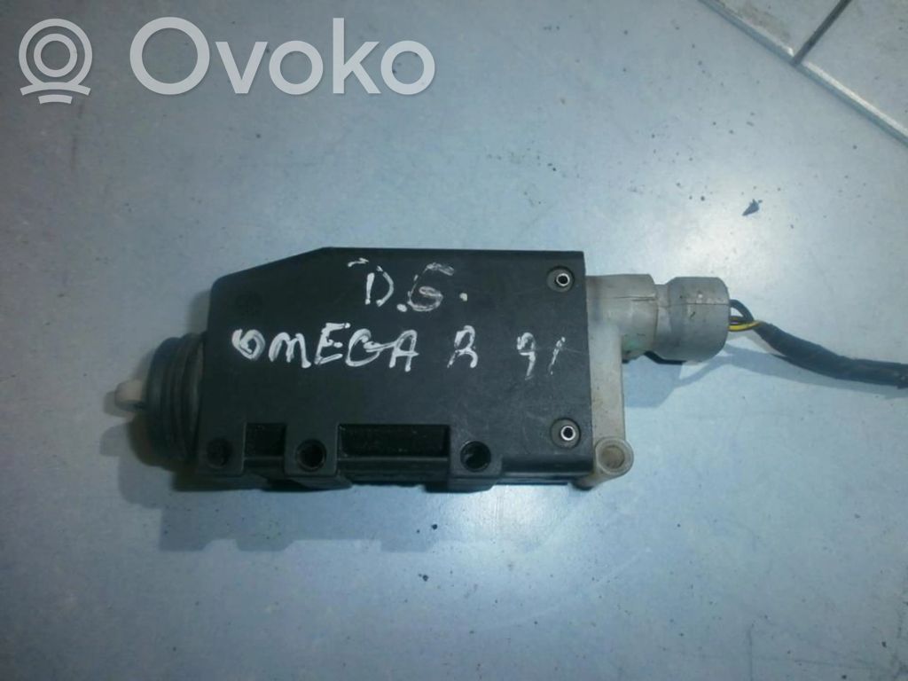 Opel Omega B1 Motor de bloqueo de puertas 