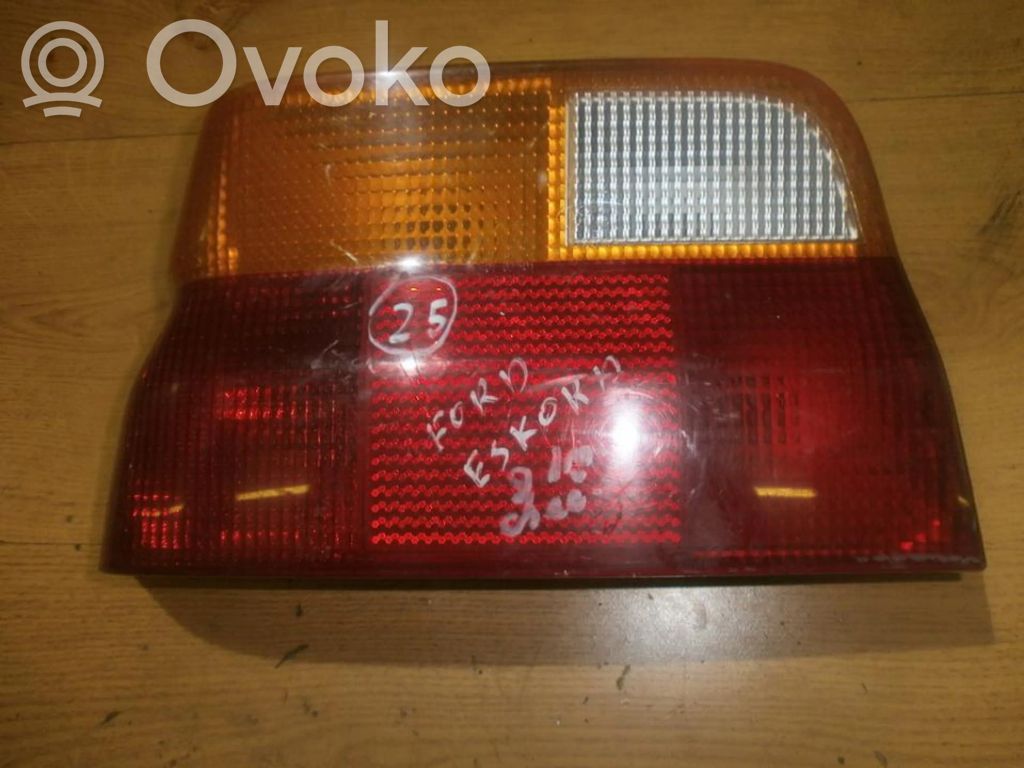 Luz trasera/de freno   91AG13A603,91AG13A603