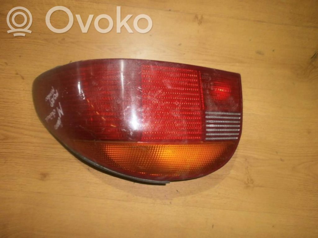 Ford Mondeo MK I Lampă spate în caroserie 