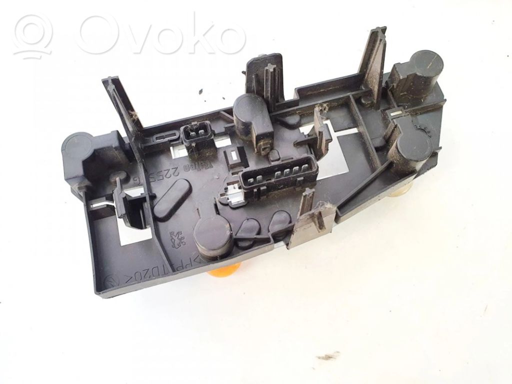Takavalon polttimon suojan pidike   2255G,2255G