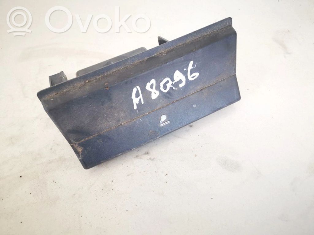 Renault 19 Peleninė panelėje 