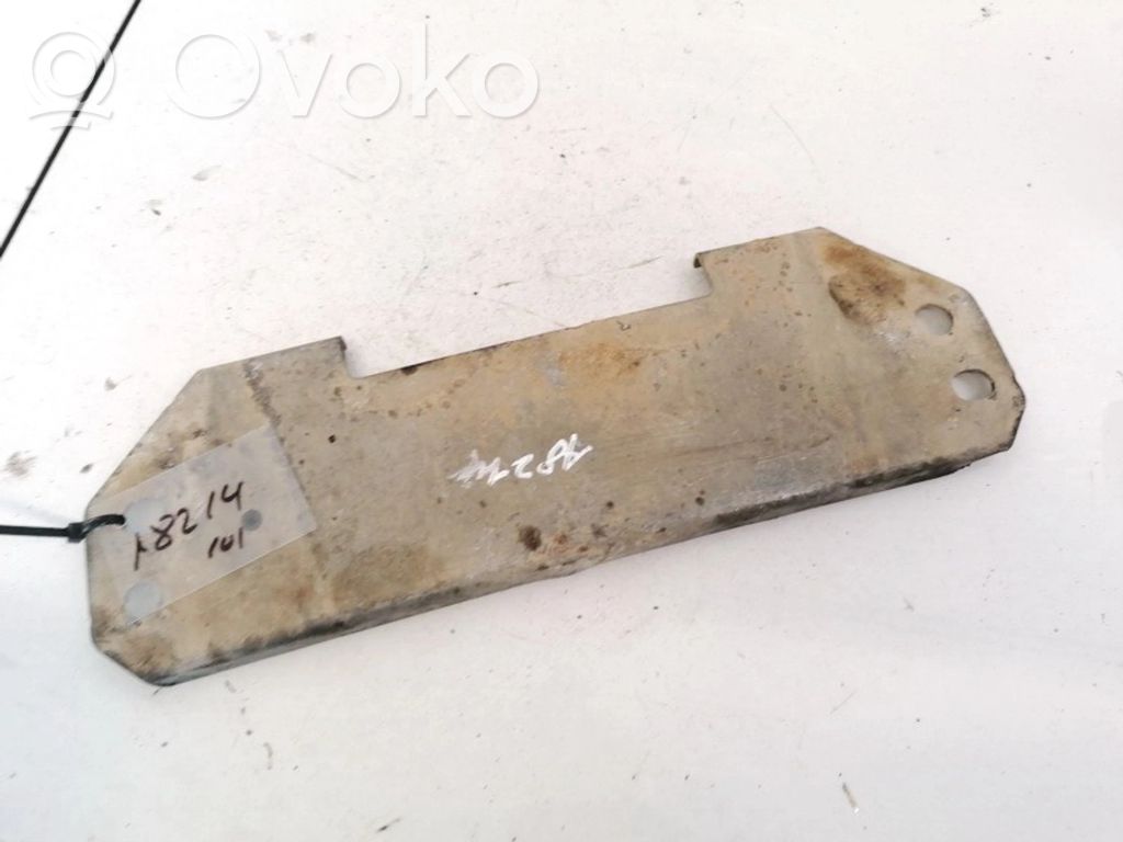 Engine mounting bracket